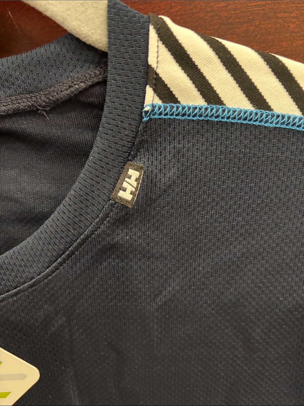 Helly Hansen Navy LIFA Baselayer size Large but fits like Medium - Picture 3 of 8